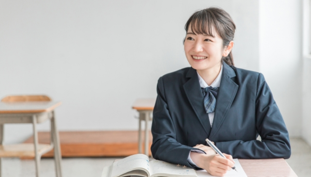 オフィスや学校では控えめな場所に