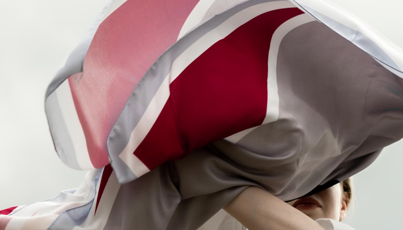 ハンカチやスカーフに付けて身に着ける