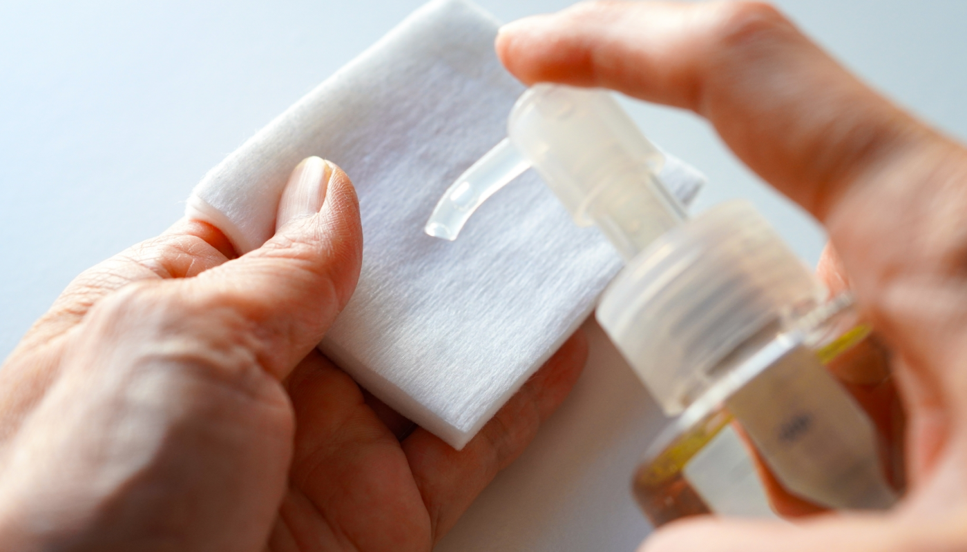 【Step1】コットンにしっかりと染み込ませる