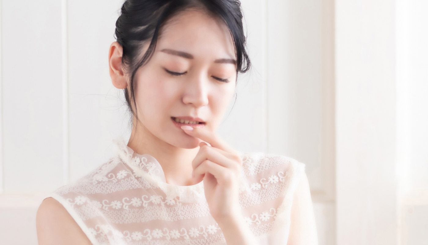 唇のひび割れの原因は乾燥！