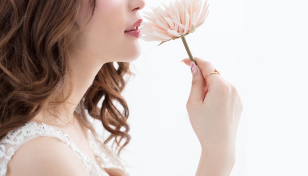 比べてみると、Womanはきれいめで親しみやすい