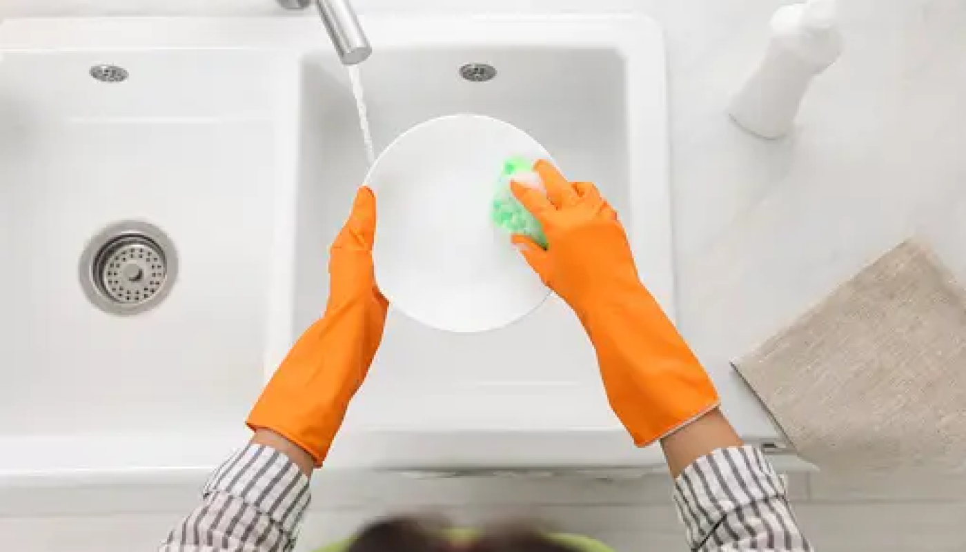 洗い物など洗剤は地肌で扱わないようにする