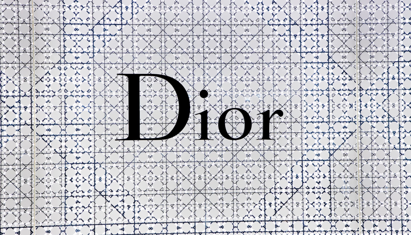 人気のDior香水はどこで買える？