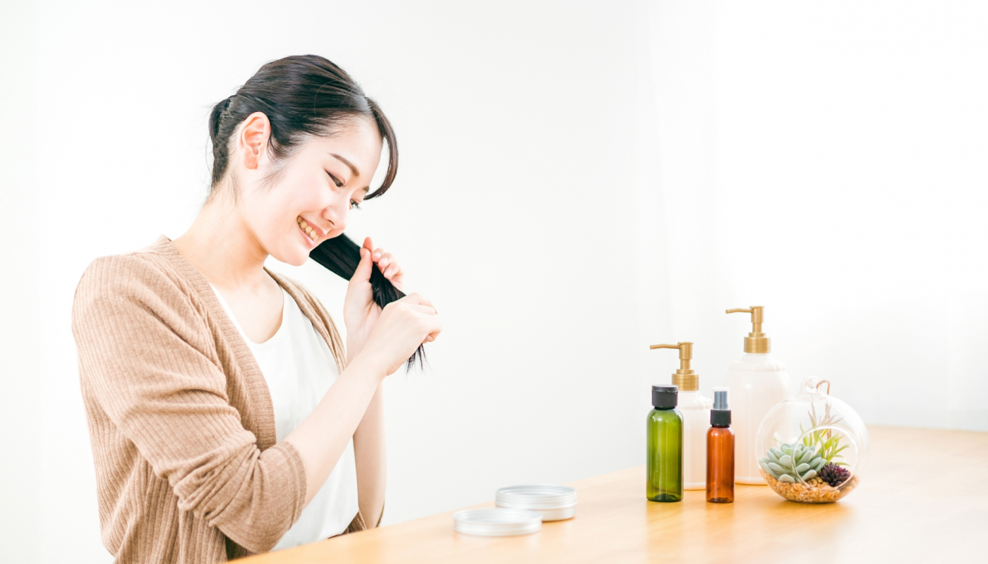 ④いい匂いのヘアオイルなどで髪をケアする