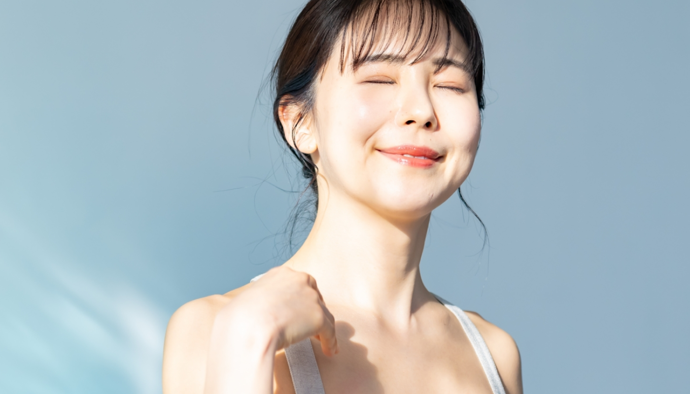 メイクの上から日焼け止めを塗る必要はある？