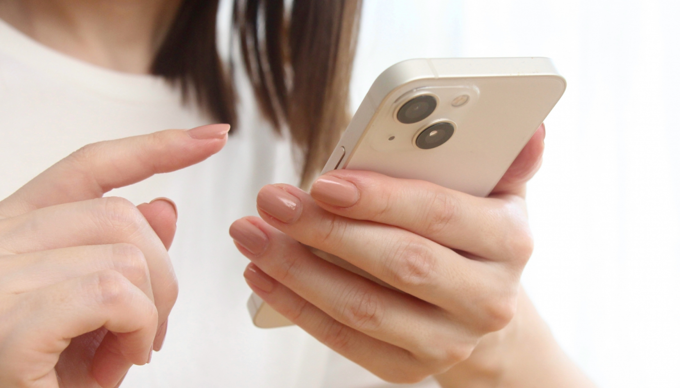 スマホなどを触る機会が多い人は水分量が多くサラっとしたものを！