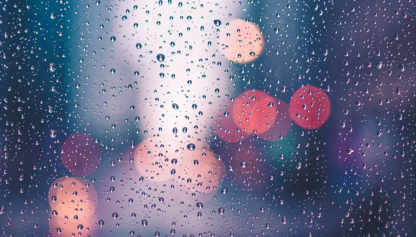 雨の日に香水をつけるとどうなる？