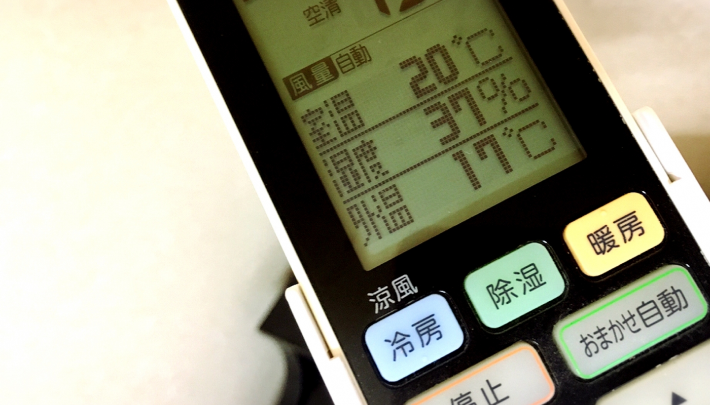 ①気温が下がると湿度も下がる