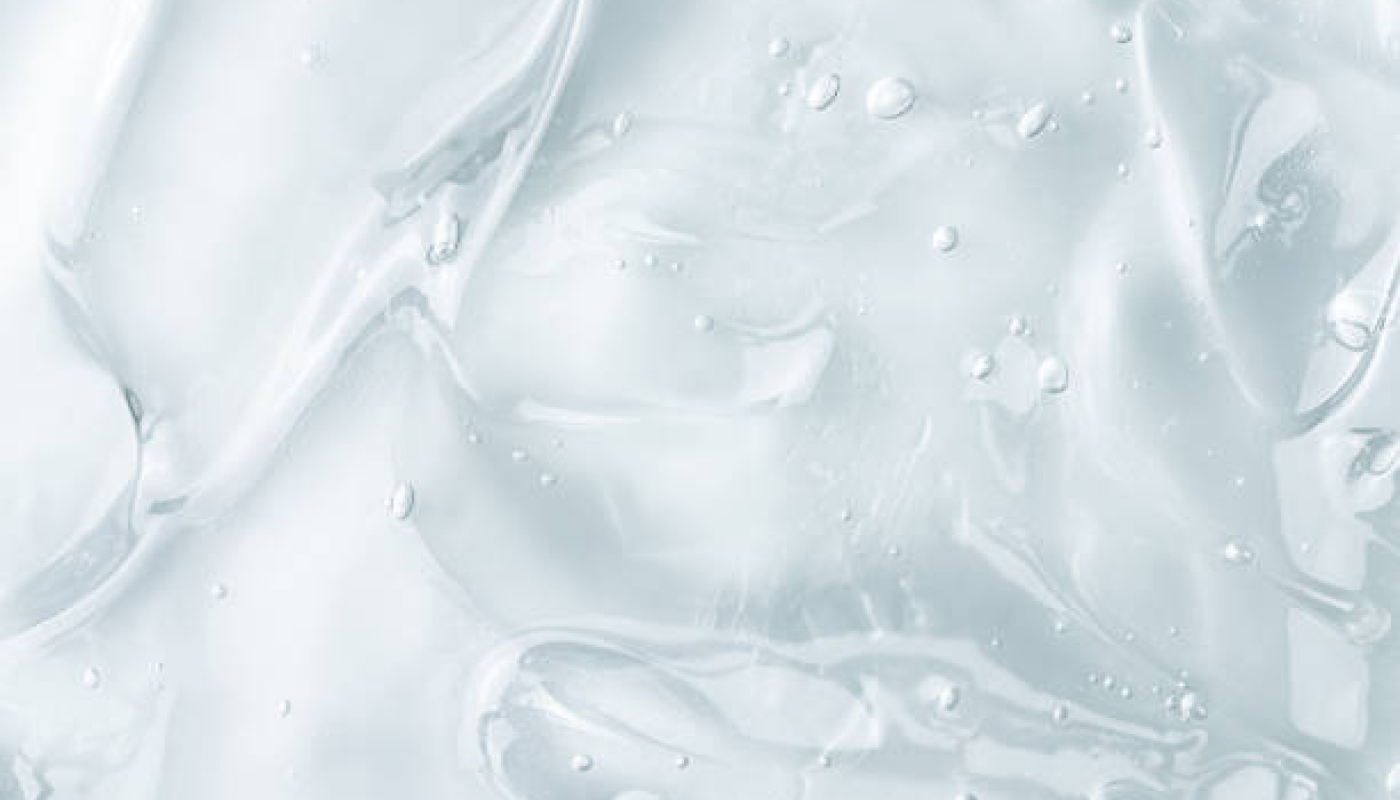 薄めのメイクの場合は「水性ジェルタイプ」や「ミルクタイプ」のクレンジングがおすすめ