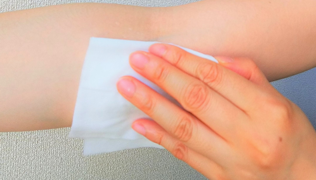 汗をふき取る