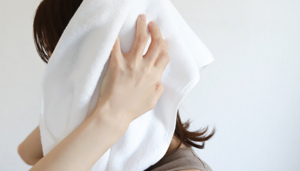 艶感を出したい場合は、タオルドライ後の濡れた髪につけよう