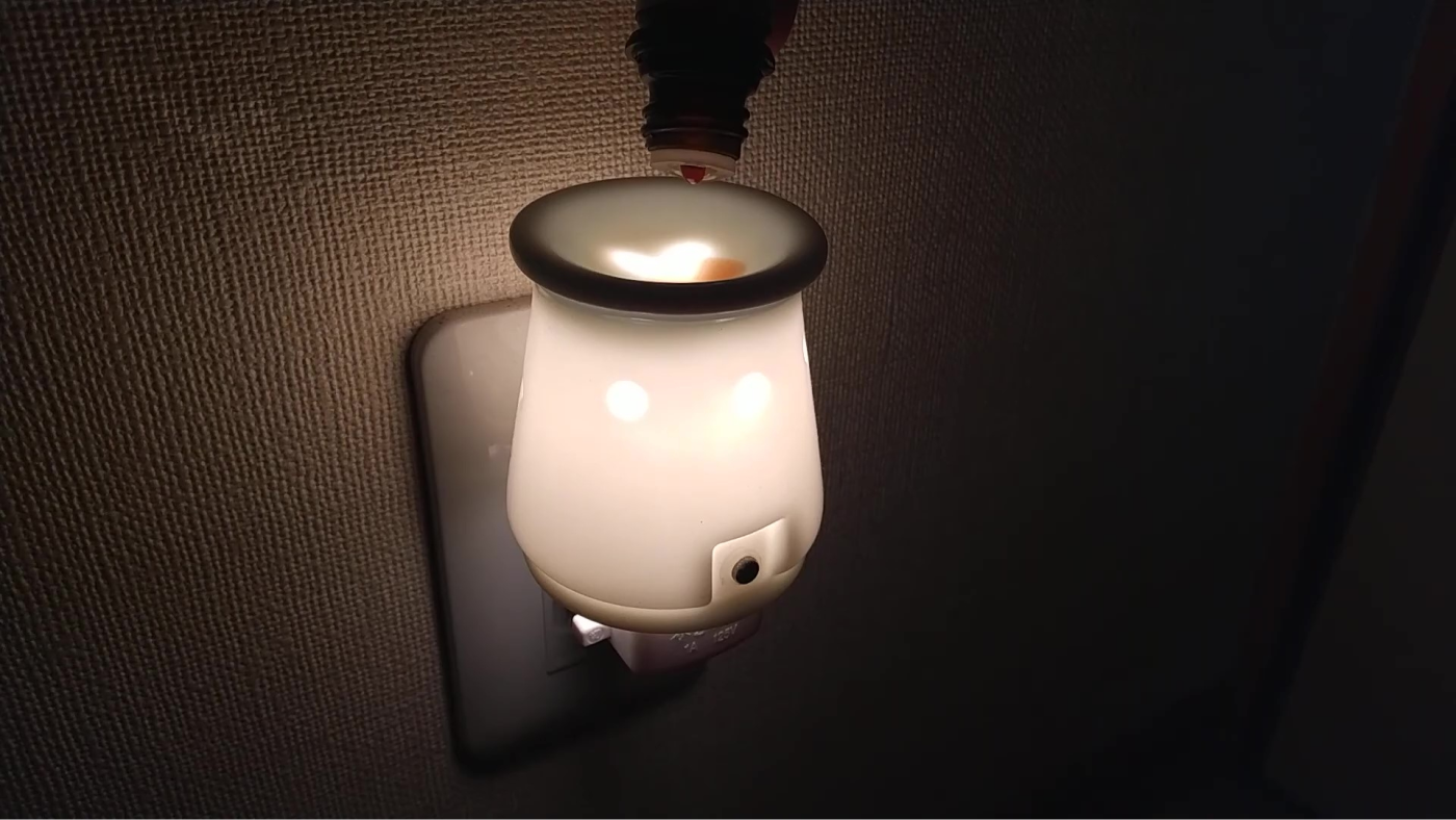 ②光るので間接照明にも！
