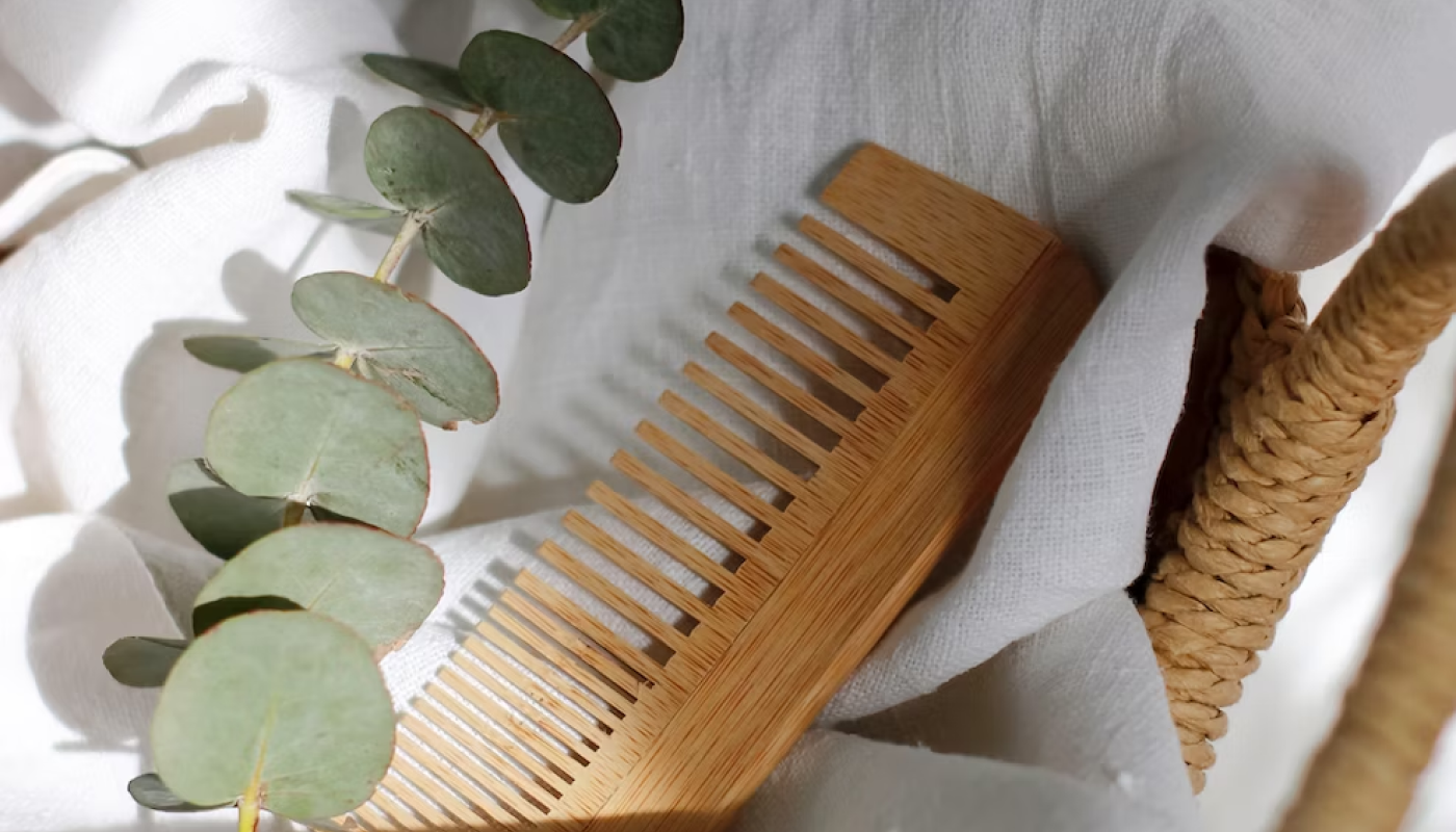 ポイント1：ブラッシングで髪と頭皮のよごれを浮かす