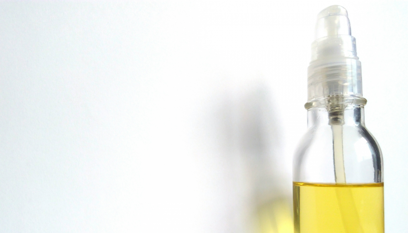 トレンドの濡髪!ヘアオイルでおしゃれ上級者へ