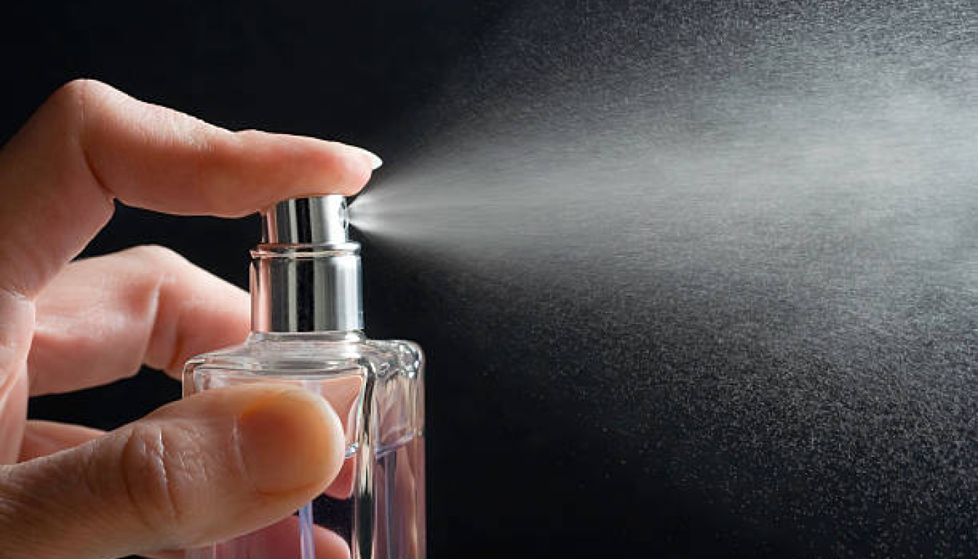 香水の正しい付け方③香水を付ける量