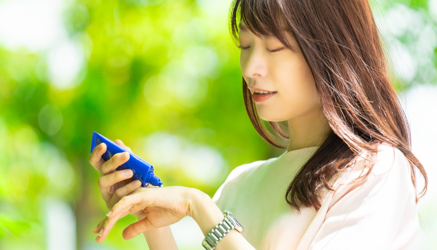 身体は首後ろや手足の甲を集中的に塗る