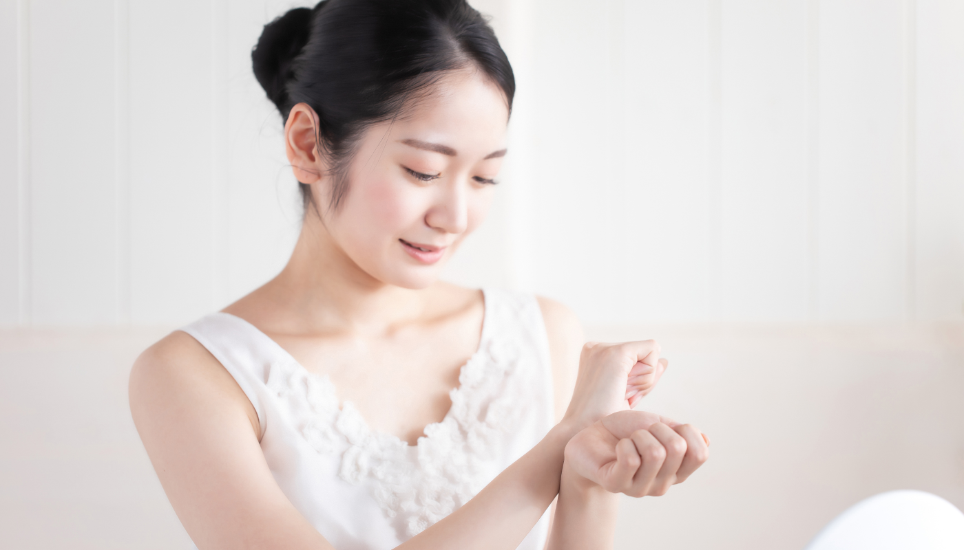 香水を付けた箇所を擦ってしまう