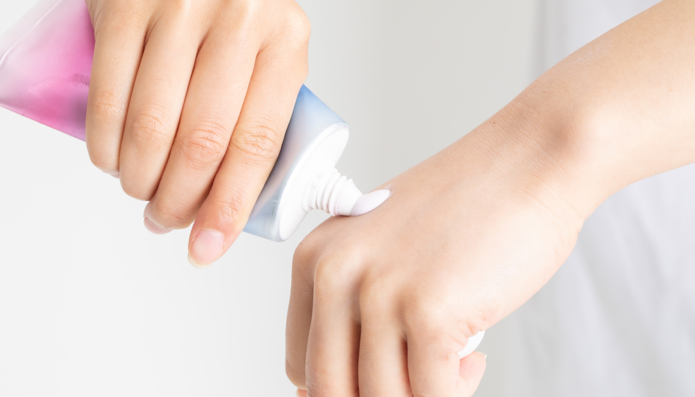 ハンドクリームを顔に塗る場合は成分や使い方に気を付けて使おう