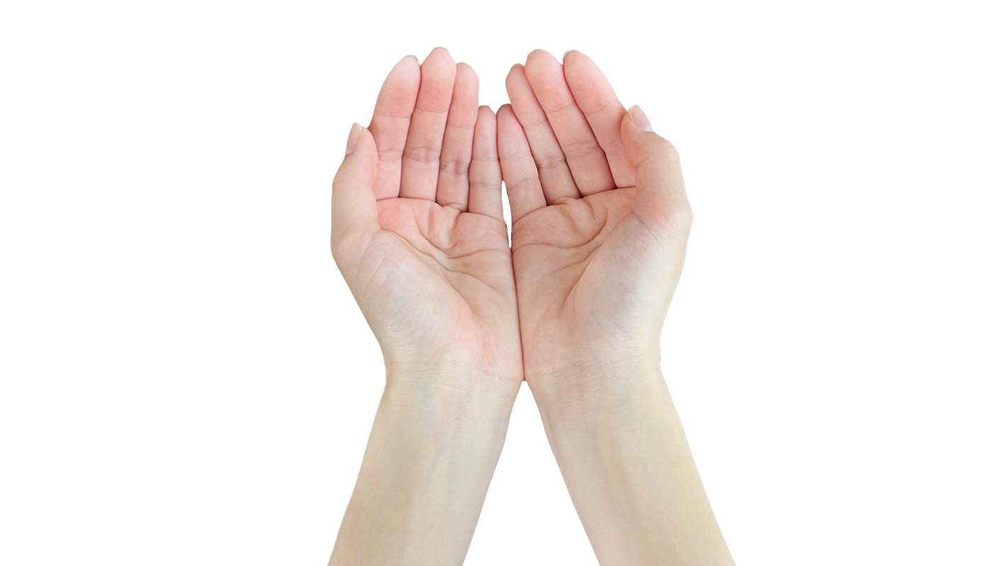 STEP2.両手で軽くバームを溶かし、オイル状にする