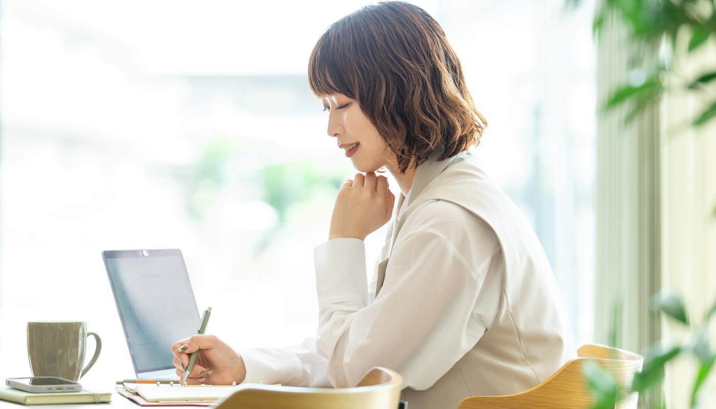 職場や学校など普段使いできる香水を探している人