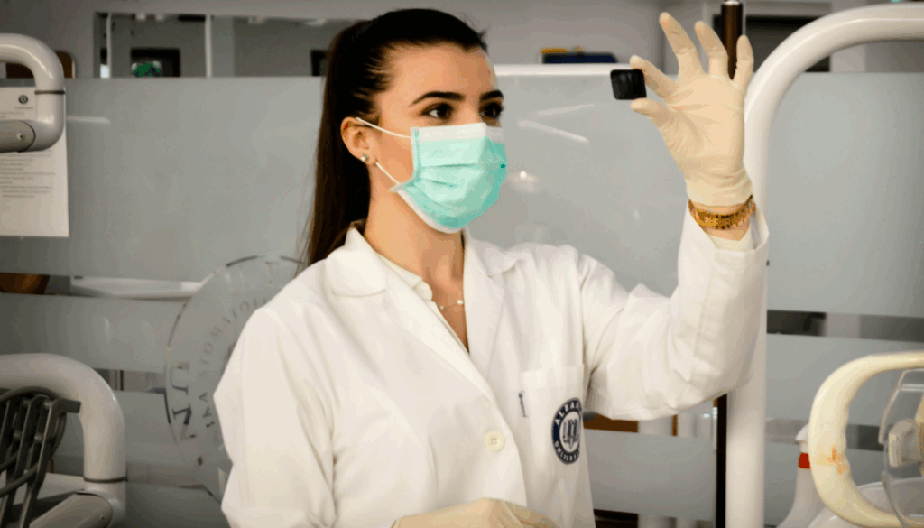 医薬部外品より第三類医薬品に分類されているものを