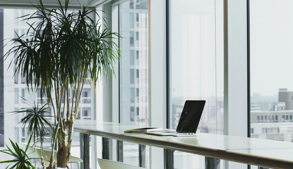 シーンを選ばず使える香水を探してる人